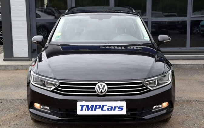 Volkswagen Passat cena 62900 przebieg: 152000, rok produkcji 2019 z Piława Górna małe 379